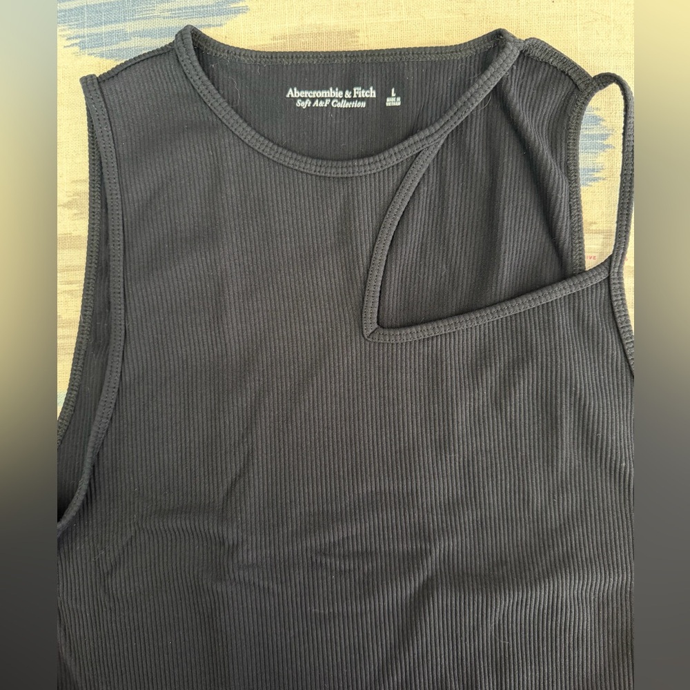 Abercrombie & Fitch Seamless Soft Asymmetrical Ribbed Black Top - Size Large - Picture 2 of 3